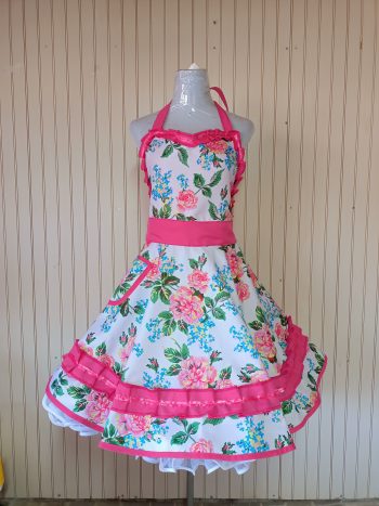 Delantal Blanco con Detalles en Rosado y Flores Rosas