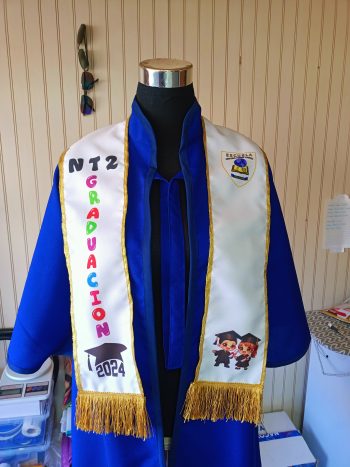 Estola Sublimada Blanca Con diseño de Colores🎓✨